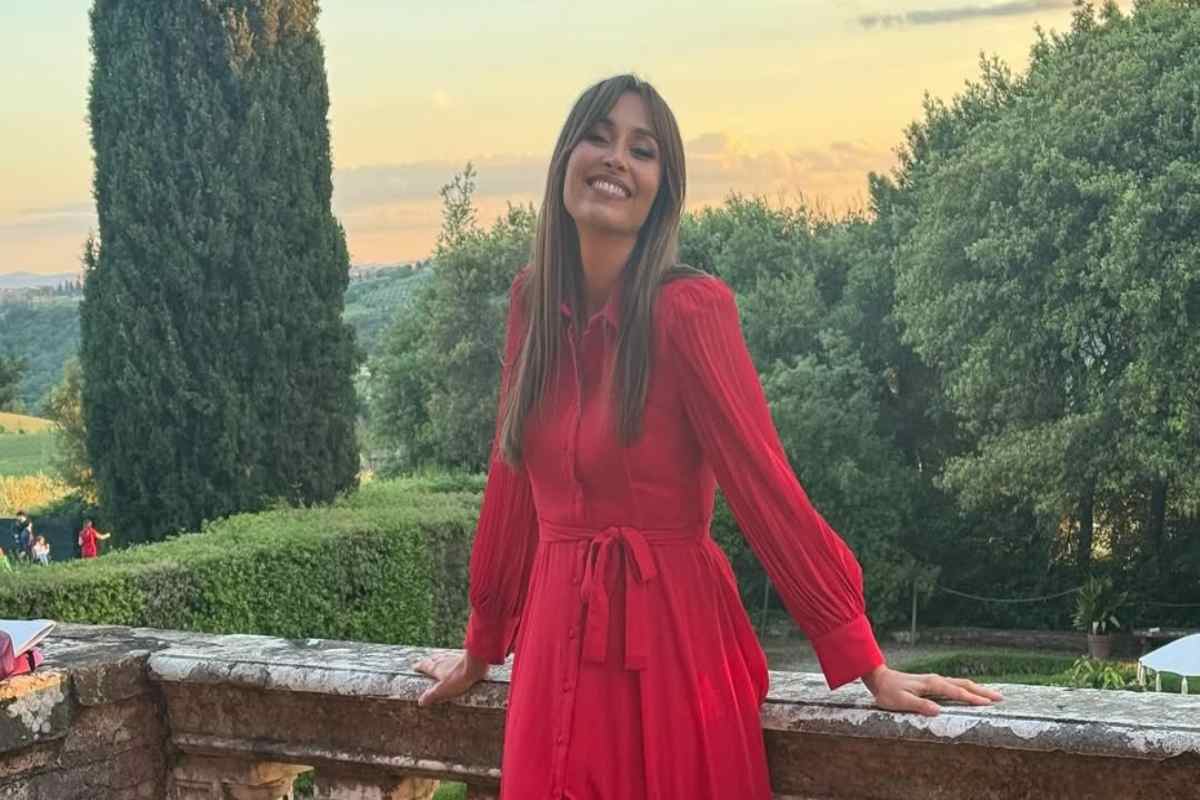 Benedetta Parodi tra gli alberi 